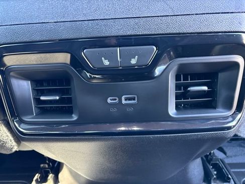 Used 2022 GMC Sierra 1500 AT4 w/ AT4 Premium Package AWD/4WD image 38