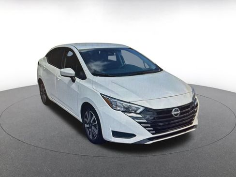 Used 2025 Nissan Versa SV FWD image 7