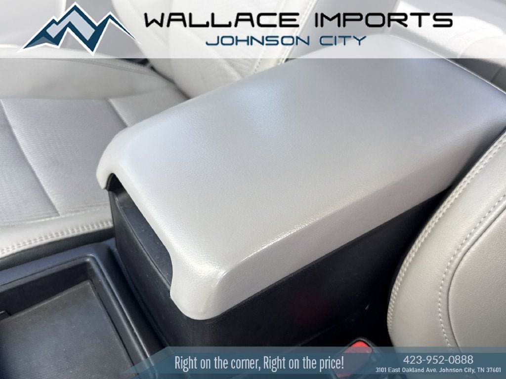 Used 2017 Toyota Camry SE FWD image 19