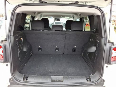 Used 2023 Jeep Renegade Latitude image 18