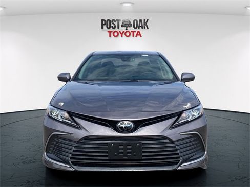 Used 2023 Toyota Camry LE image 2