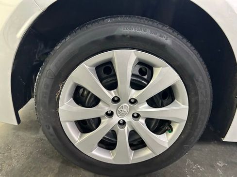 Used 2024 Toyota Corolla LE image 28