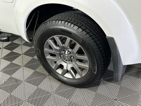 Used 2012 Nissan Frontier SV w/ Sport Appearance Pkg AWD/4WD image 35