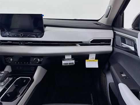 New 2025 Mitsubishi Outlander SE image 23