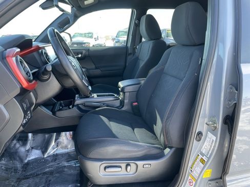 Used 2020 Toyota Tacoma TRD Off-Road image 7