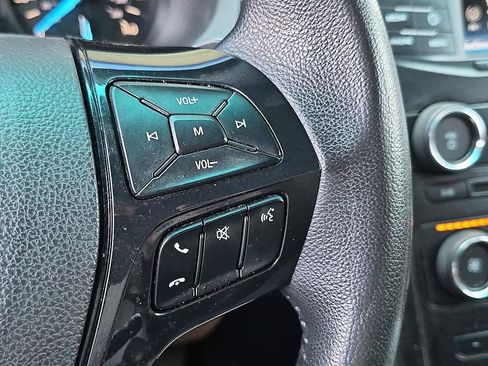 Used 2017 Ford Explorer XLT FWD image 18