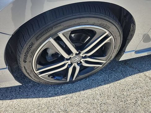 Used 2017 Honda Accord Sport image 9