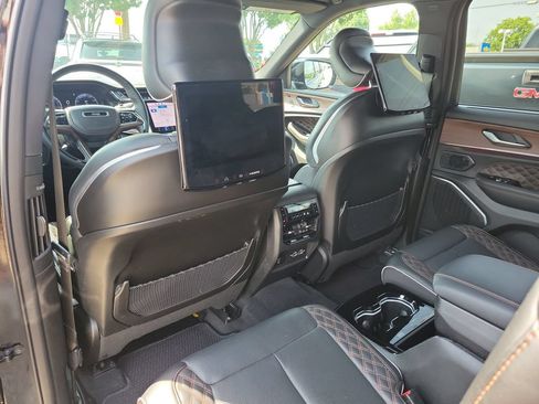 Used 2024 Jeep Grand Cherokee L Summit w/ Rear Seat Video Group I AWD/4WD image 14