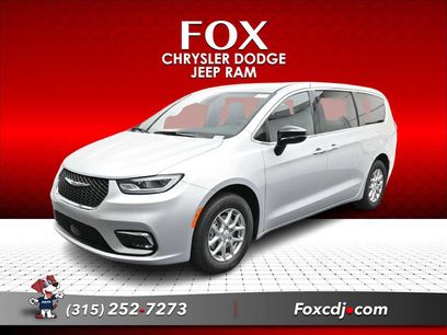 New 2026 Chrysler Pacifica Select