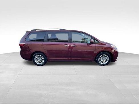 Used 2015 Toyota Sienna XLE image 25