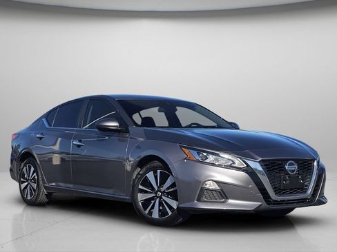 Used 2022 Nissan Altima 2.5 SV AWD/4WD image 2