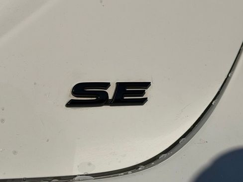 Used 2023 Toyota Camry SE FWD image 8
