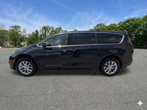 Used 2023 Chrysler Pacifica Touring-L AWD/4WD image 5