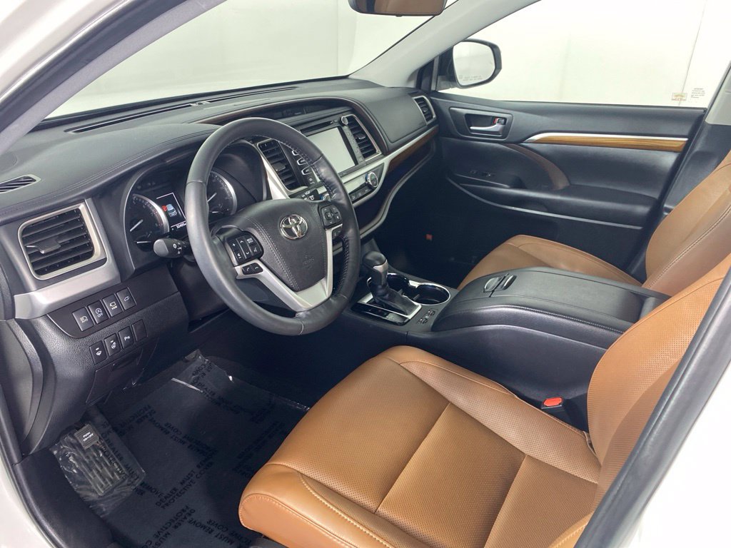 Used 2019 Toyota Highlander Limited Platinum AWD/4WD image 10