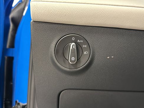 Certified 2025 Volkswagen Taos SEL AWD/4WD image 21