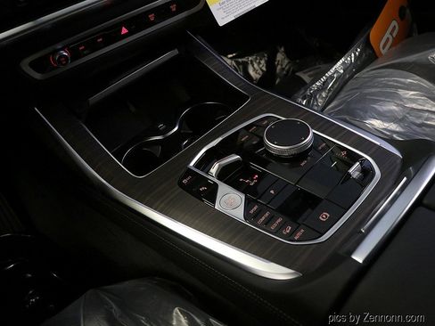 Used 2026 BMW X7 xDrive40i w/ Premium Package image 25