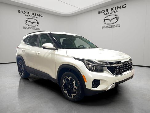 Used 2024 Kia Seltos EX FWD image 7