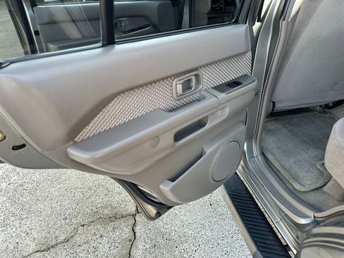 Used 2004 Nissan Pathfinder SE image 22