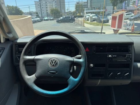 Used 2002 Volkswagen Eurovan MV FWD image 23