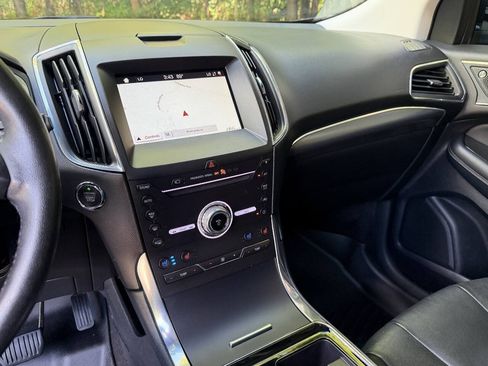 Used 2019 Ford Edge Titanium w/ Equipment Group 301A AWD/4WD image 9