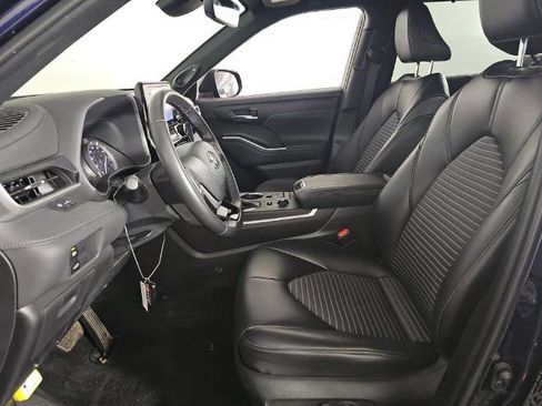 Used 2022 Toyota Highlander XSE AWD/4WD image 7