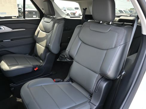 New 2026 Ford Explorer Active RWD image 33