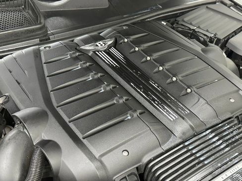 Used 2018 Bentley Bentayga Black Edition image 48