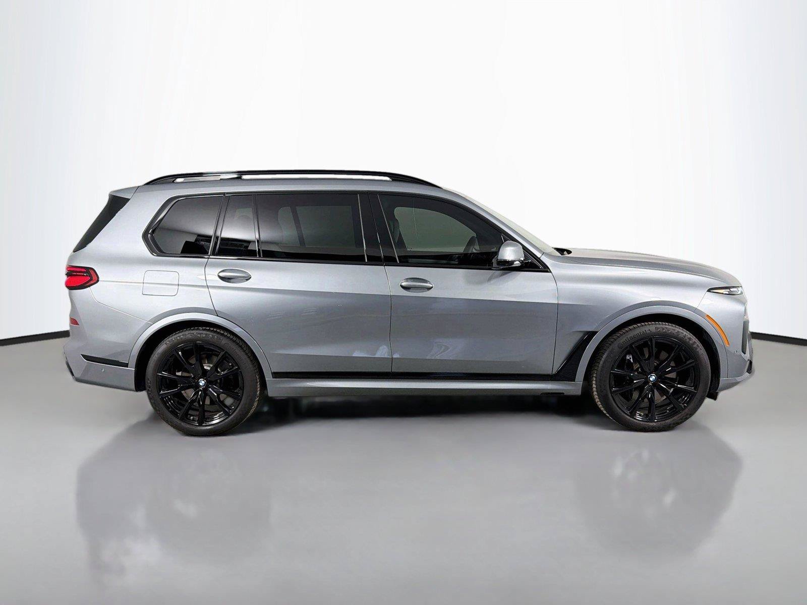 Used 2026 BMW X7 xDrive40i w/ M Sport Package AWD/4WD image 4