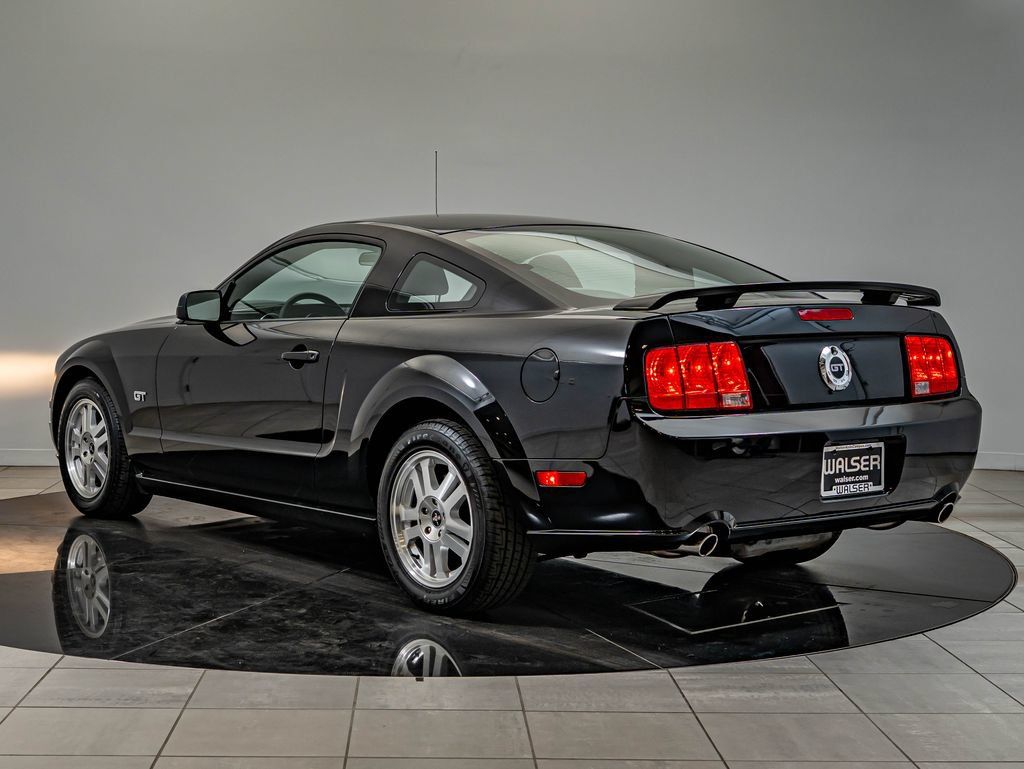 Used 2008 Ford Mustang GT RWD image 7
