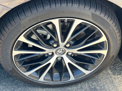 Used 2019 Toyota Camry SE w/ Audio Package FWD image 10