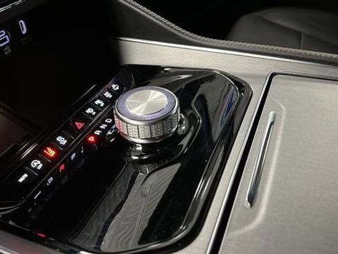 Used 2023 Jeep Wagoneer L Series II w/ Convenience Group I RWD image 18
