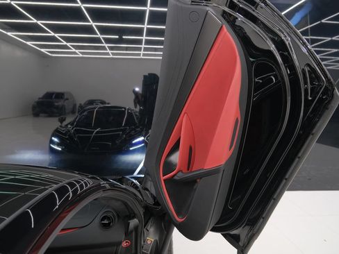 Used 2024 McLaren 750S Spider RWD image 40
