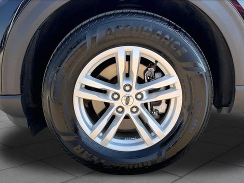 Certified 2023 Ford Explorer XLT AWD/4WD image 11