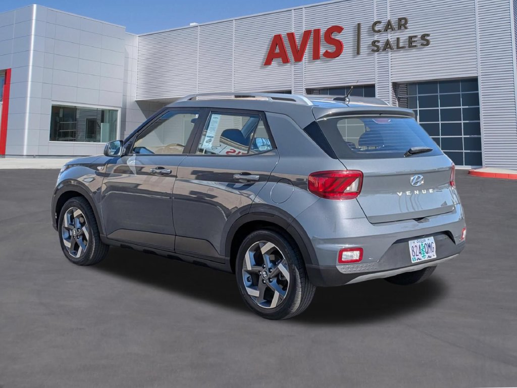 Used 2025 Hyundai Venue SEL FWD image 9