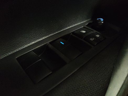 Used 2021 Toyota Corolla LE FWD image 27