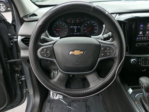 Used 2021 Chevrolet Traverse LS FWD image 18