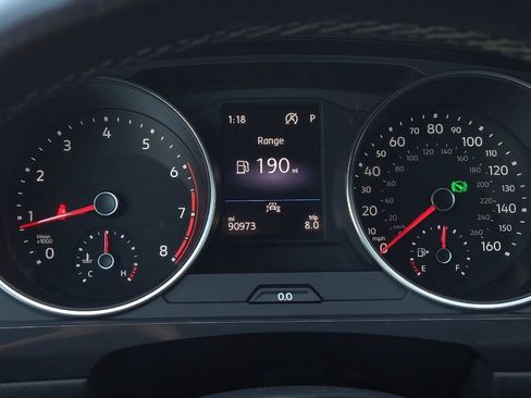 Used 2020 Volkswagen Tiguan SE R-Line image 24