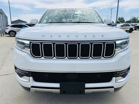 Used 2022 Jeep Wagoneer Series III w/ Premium Group I AWD/4WD image 45