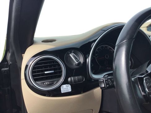 Used 2013 Volkswagen Beetle TDI FWD image 17
