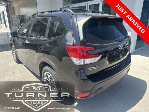 Used 2022 Subaru Forester Premium AWD/4WD image 6