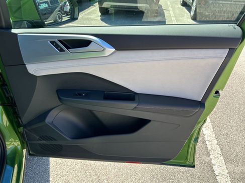 Used 2025 Volkswagen Taos SE image 37