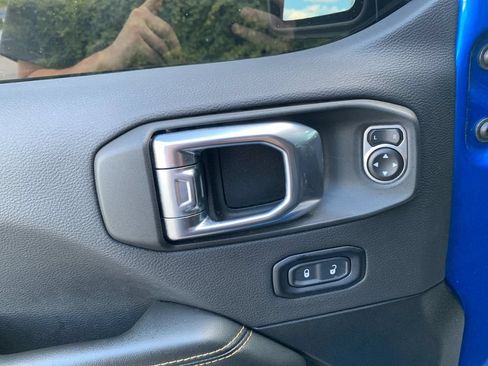 Used 2024 Jeep Wrangler Unlimited Sahara AWD/4WD image 13