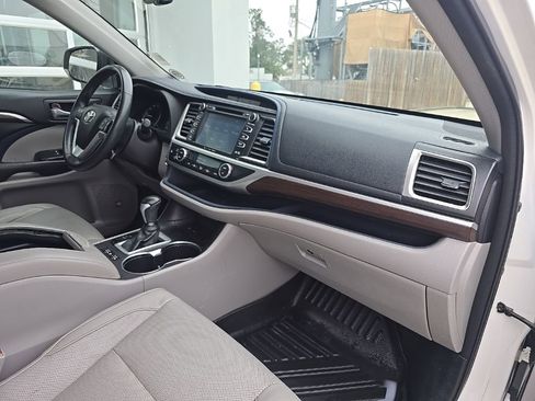 Used 2016 Toyota Highlander Limited image 30