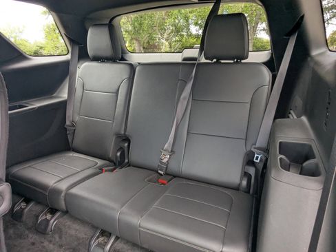 Used 2023 Chevrolet Traverse LT w/ LT Premium Package AWD/4WD image 15