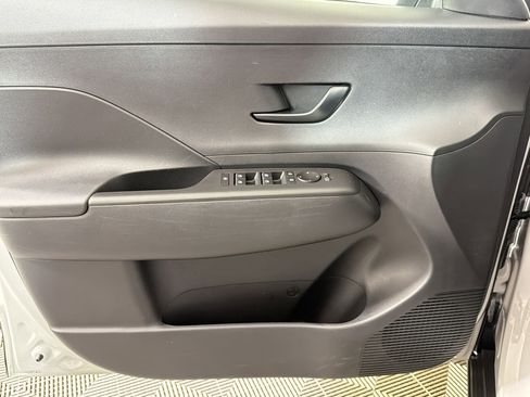 Used 2025 Hyundai Kona SEL FWD image 11