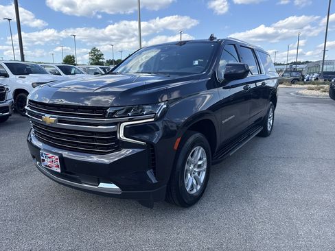 Used 2024 Chevrolet Suburban LT AWD/4WD image 3