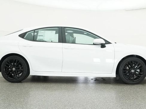 Used 2026 Toyota Camry SE FWD image 47
