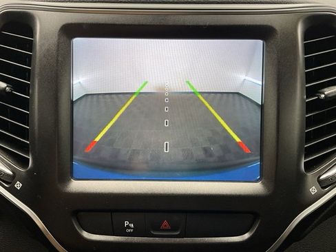 Used 2019 Jeep Cherokee Trailhawk image 5