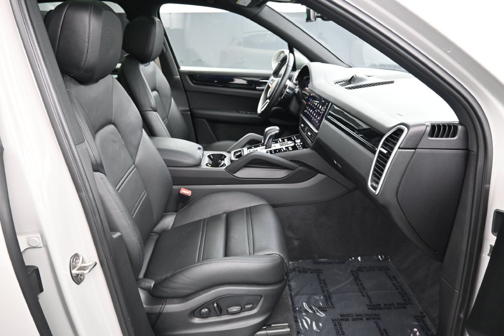 Certified 2023 Porsche Cayenne AWD/4WD image 28