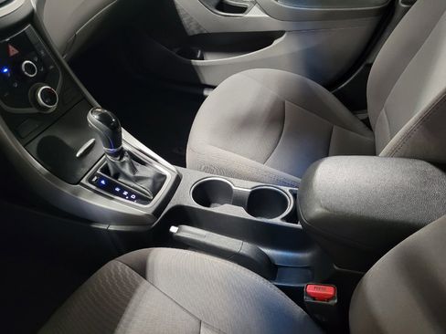 Used 2016 Hyundai Elantra SE FWD image 26